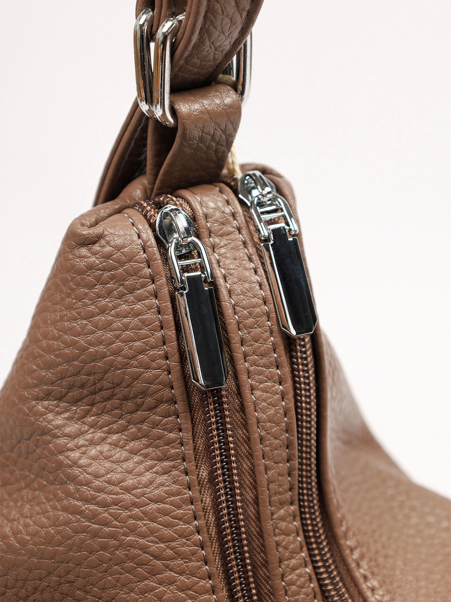 Сумка-шоппер  с регулируемыми ручками, откидным карманом и цепочкой в ассортименте